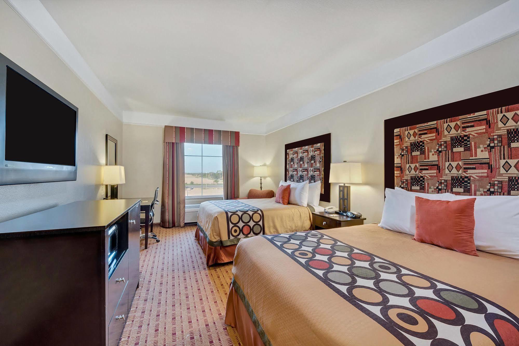 Super 8 By Wyndham Hidalgo At La Plaza Mall & Mcallen Airport Exterior photo